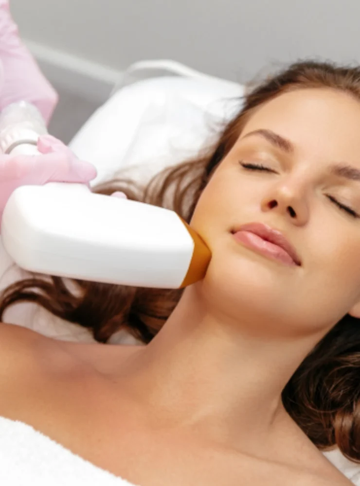 01.Dermatolog Dr. Muge Karaali Fotona 4D Cilt Genclestirme yenileme