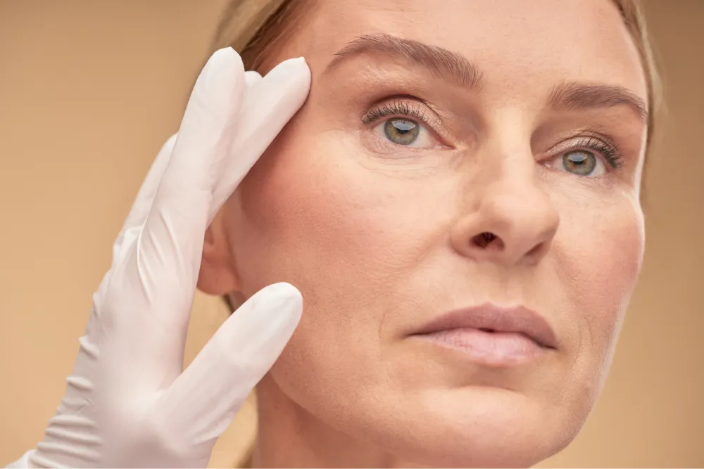 Leke, Kuruluk ve İnce Çizgilere Karşı Kışın Uygulanabilecek 7 Klinik Yöntem 15 dr.-müge-göre-karaali-Leke-Kuruluk-İnce-Çizgilere-Karşı-Kışın-Uygulanabilecek-7-Klinik-Yöntem